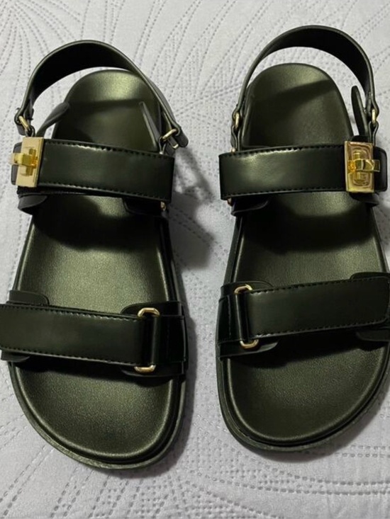 Shoes - Women black flat sandals